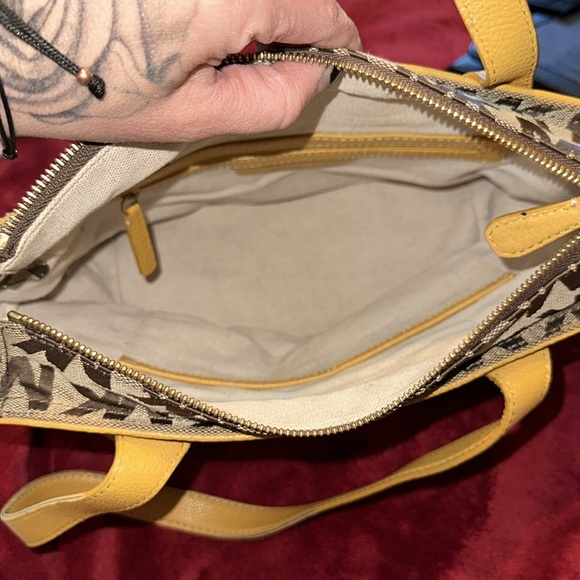 🌻 MK purse 👜 very nice, no rips no tears, no stains. 🌻 - Picture 5 of 12